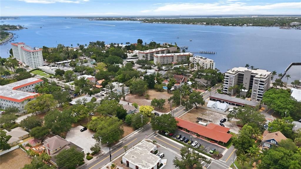 En Venta: $1,795,000 (0.73 acres)