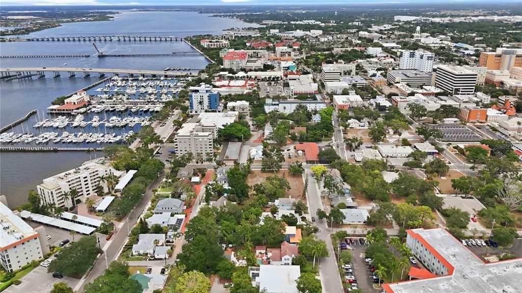 En Venta: $1,795,000 (0.73 acres)