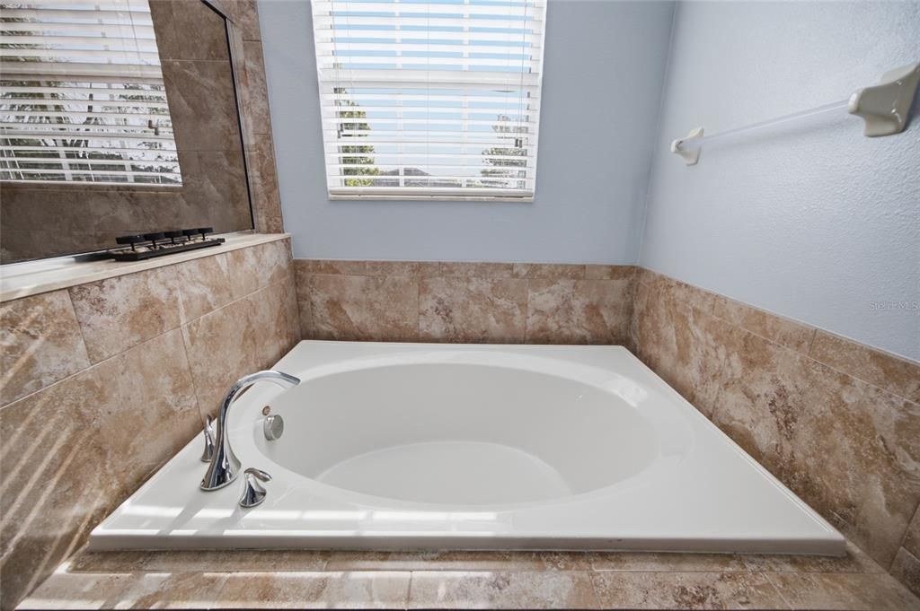 For Sale: $394,500 (4 beds, 3 baths, 2569 Square Feet)