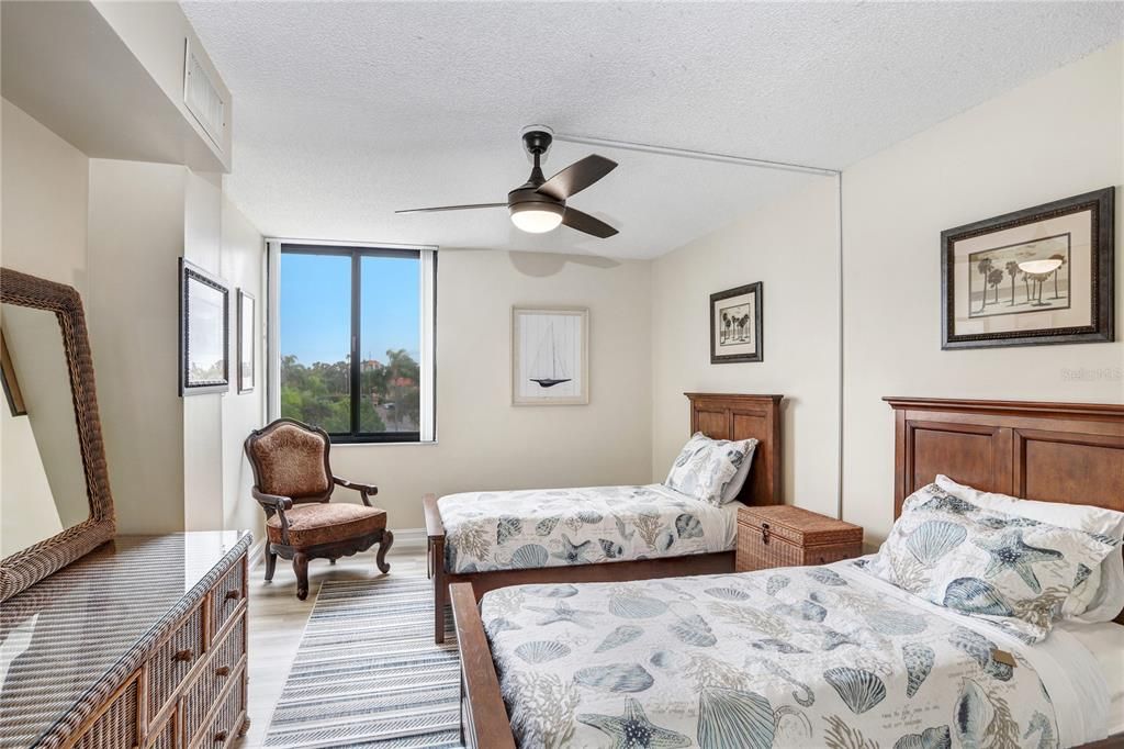 For Rent: $2,400 (2 beds, 2 baths, 1050 Square Feet)