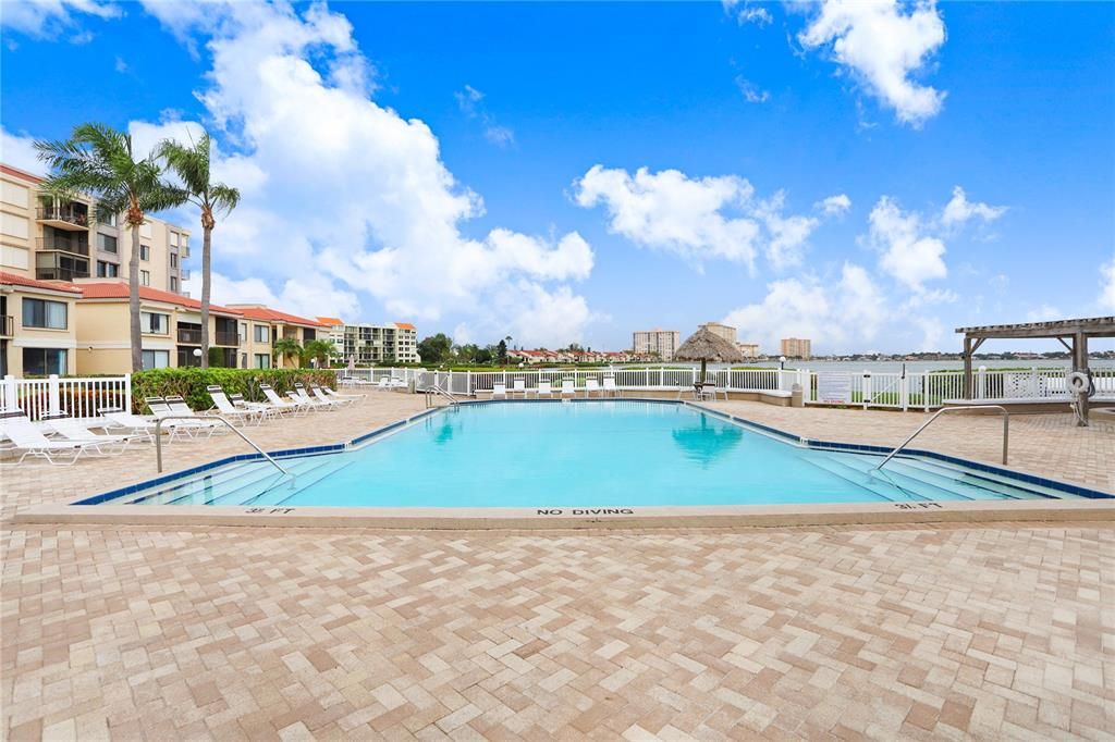 For Rent: $2,400 (2 beds, 2 baths, 1050 Square Feet)