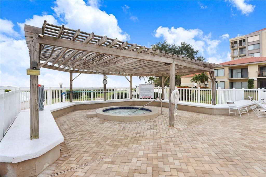 For Rent: $2,400 (2 beds, 2 baths, 1050 Square Feet)