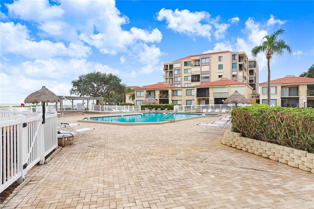 For Rent: $2,400 (2 beds, 2 baths, 1050 Square Feet)