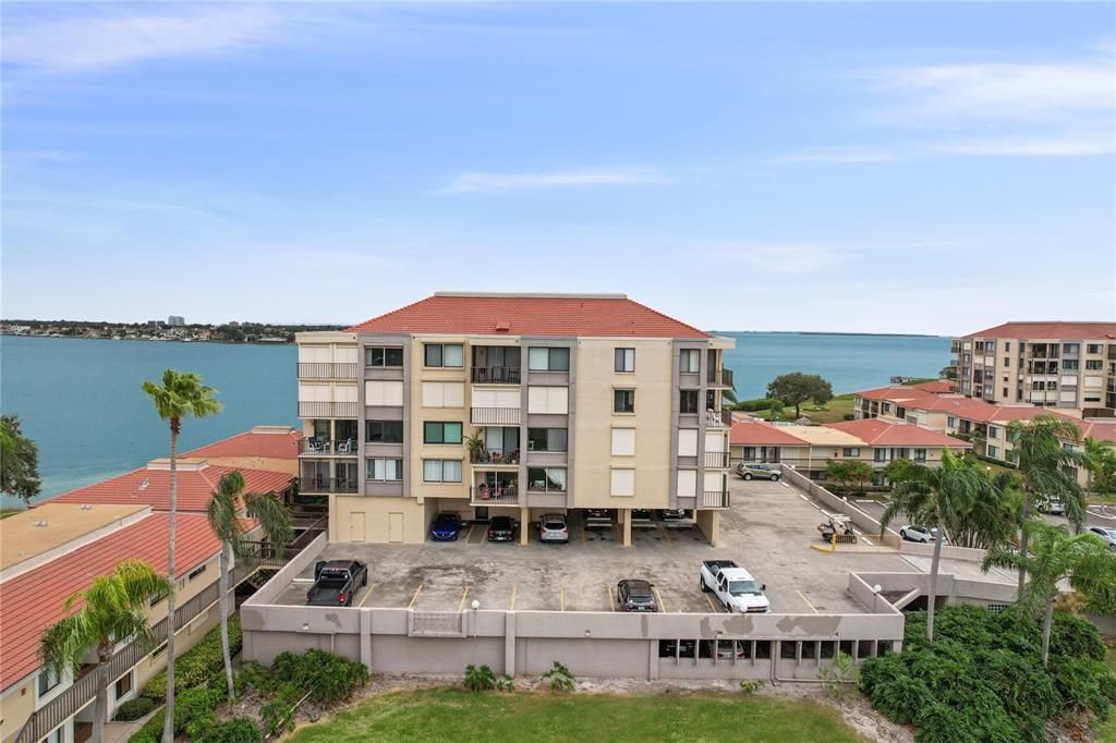 For Rent: $2,400 (2 beds, 2 baths, 1050 Square Feet)