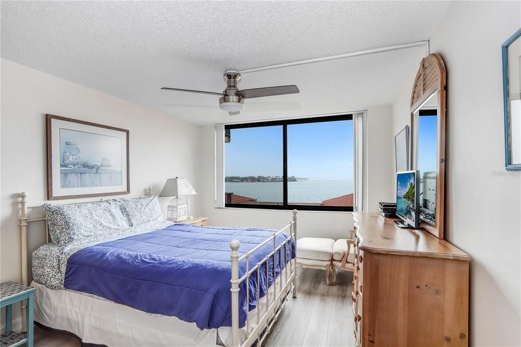 For Rent: $2,400 (2 beds, 2 baths, 1050 Square Feet)