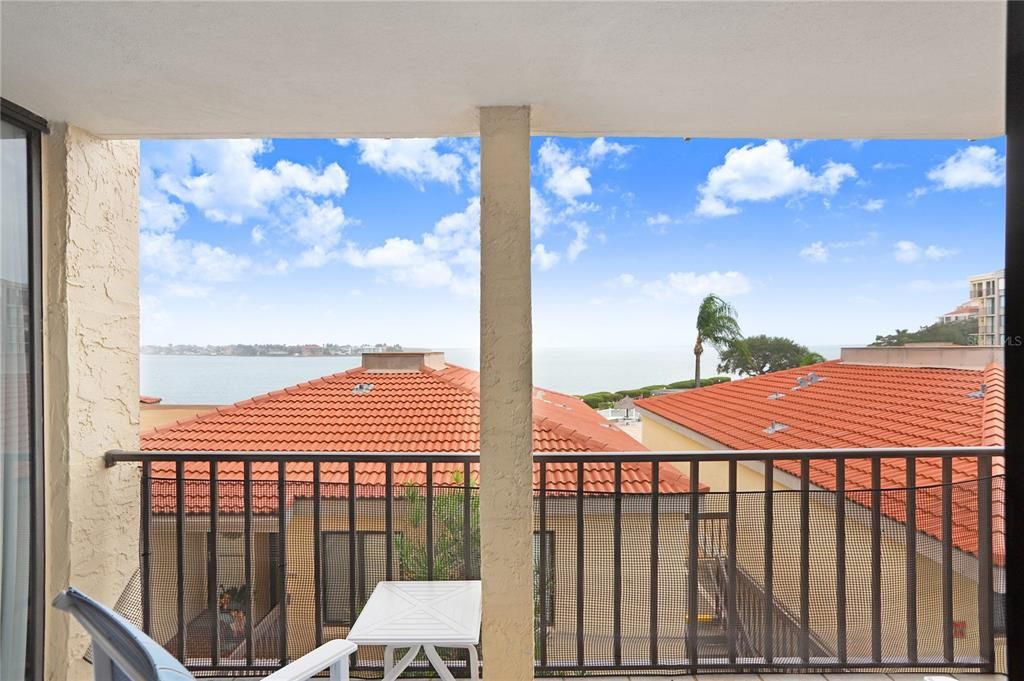 For Rent: $2,400 (2 beds, 2 baths, 1050 Square Feet)