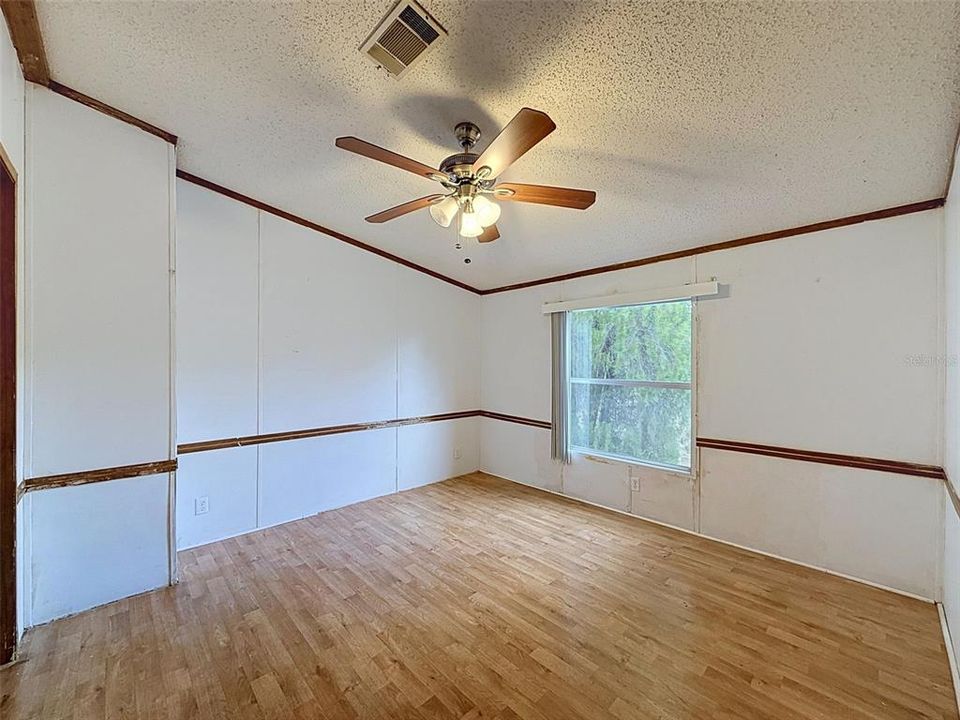 For Sale: $200,000 (3 beds, 2 baths, 960 Square Feet)