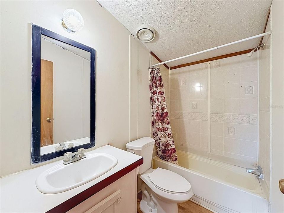 For Sale: $200,000 (3 beds, 2 baths, 960 Square Feet)