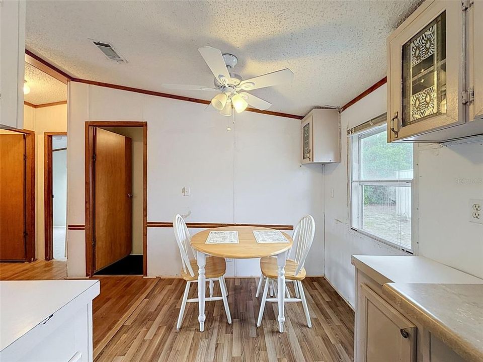 For Sale: $200,000 (3 beds, 2 baths, 960 Square Feet)