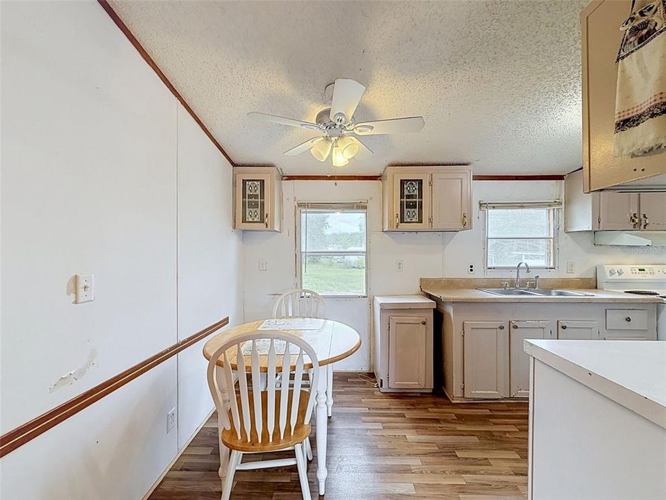 For Sale: $200,000 (3 beds, 2 baths, 960 Square Feet)