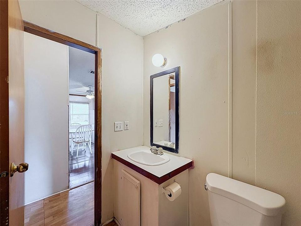 For Sale: $200,000 (3 beds, 2 baths, 960 Square Feet)