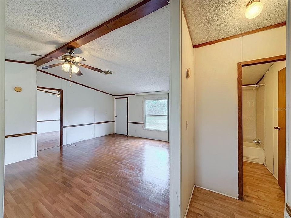 For Sale: $200,000 (3 beds, 2 baths, 960 Square Feet)
