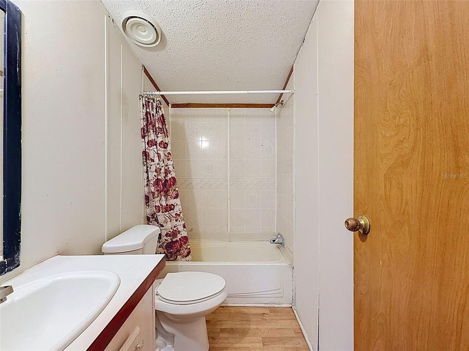 For Sale: $200,000 (3 beds, 2 baths, 960 Square Feet)