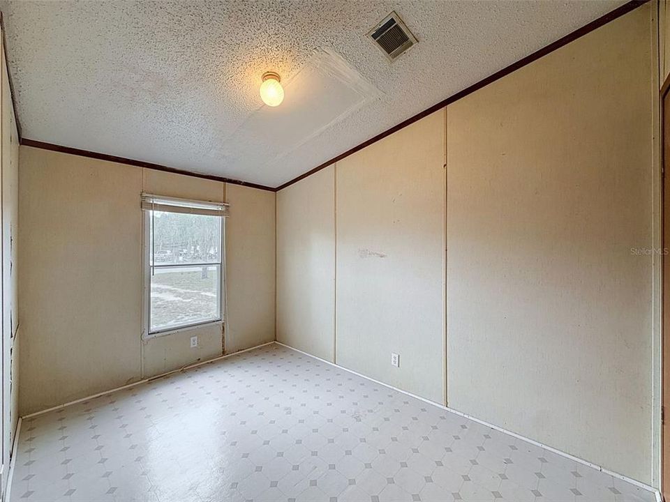 For Sale: $200,000 (3 beds, 2 baths, 960 Square Feet)