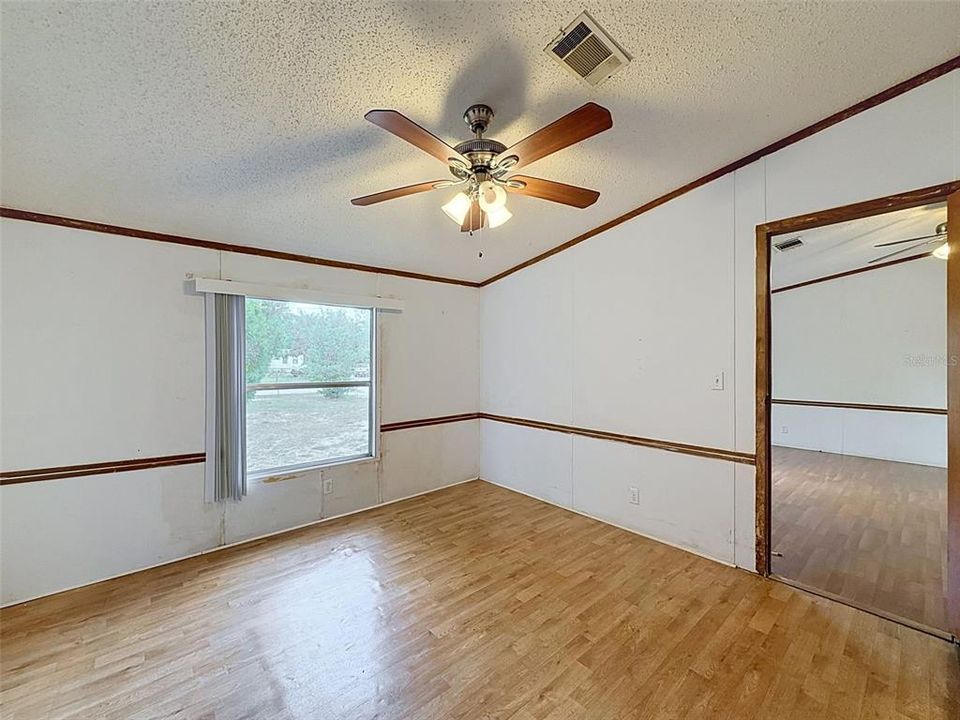 For Sale: $200,000 (3 beds, 2 baths, 960 Square Feet)