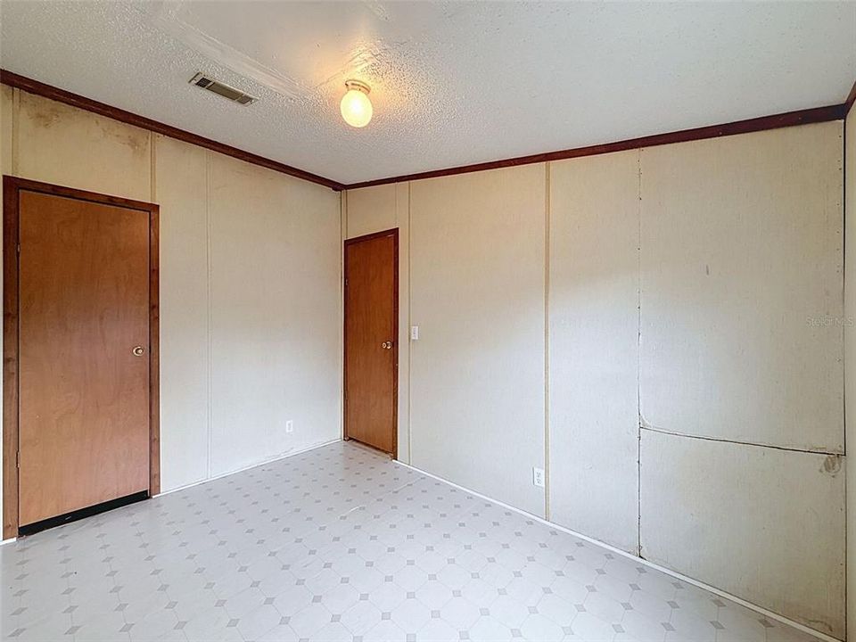 For Sale: $200,000 (3 beds, 2 baths, 960 Square Feet)