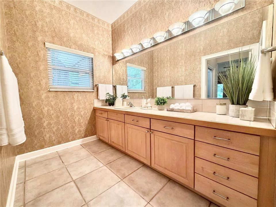 На продажу: $1,795,000 (4 спален, 3 ванн, 3515 Квадратных фут)