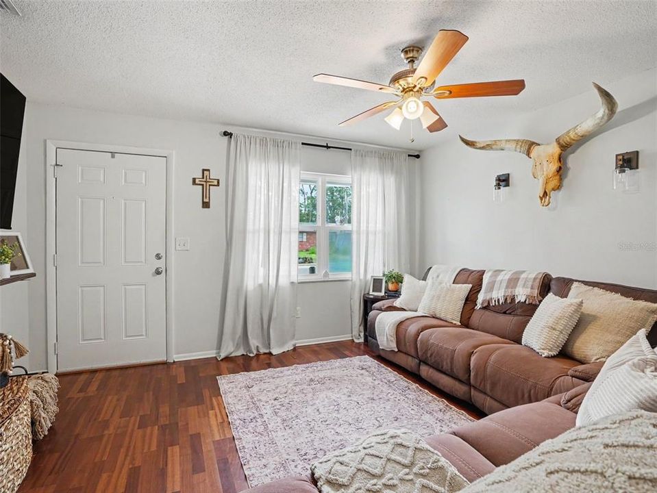 En Venta: $270,000 (3 camas, 2 baños, 1119 Pies cuadrados)