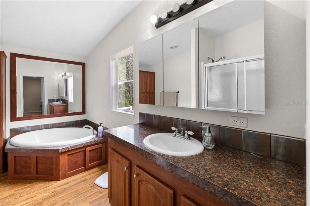 For Sale: $1,600,000 (3 beds, 2 baths, 1404 Square Feet)