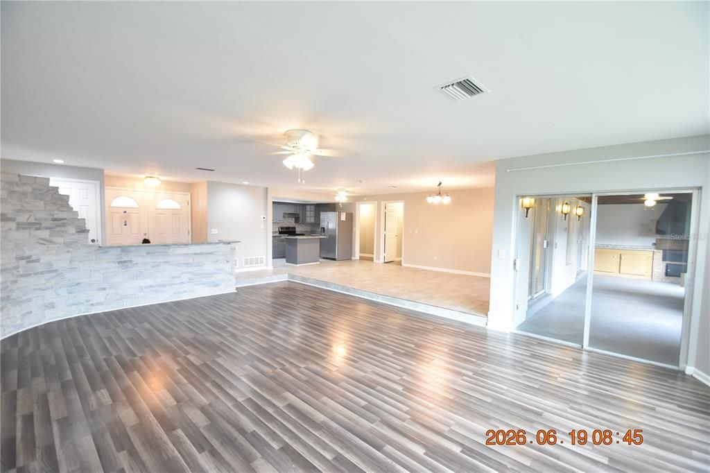 For Rent: $3,195 (3 beds, 3 baths, 2461 Square Feet)