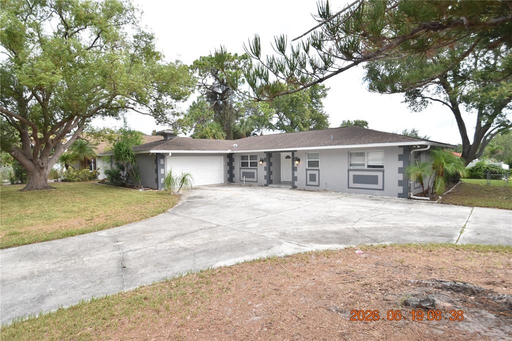 For Rent: $3,195 (3 beds, 3 baths, 2461 Square Feet)