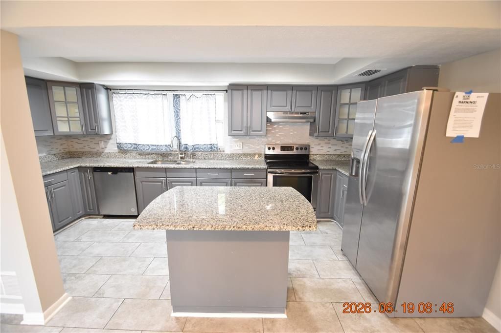 For Rent: $3,195 (3 beds, 3 baths, 2461 Square Feet)