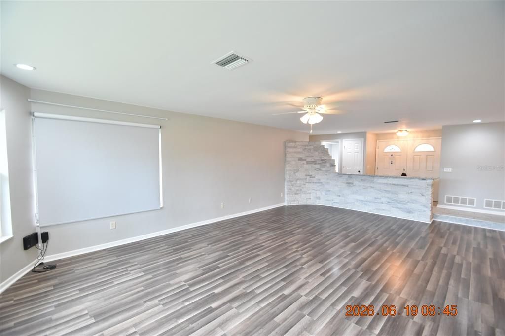 For Rent: $3,195 (3 beds, 3 baths, 2461 Square Feet)
