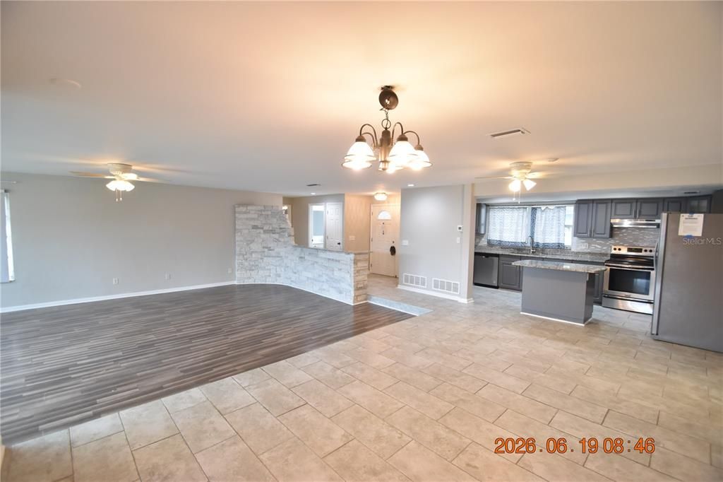 For Rent: $3,195 (3 beds, 3 baths, 2461 Square Feet)