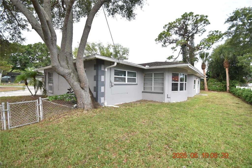 For Rent: $3,195 (3 beds, 3 baths, 2461 Square Feet)