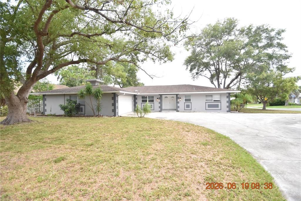For Rent: $3,195 (3 beds, 3 baths, 2461 Square Feet)