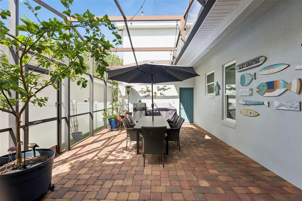For Rent: $4,300 (6 beds, 4 baths, 4403 Square Feet)