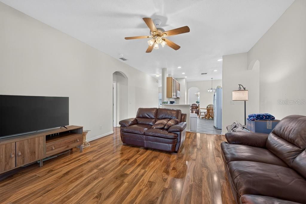 For Sale: $320,000 (3 beds, 2 baths, 2109 Square Feet)