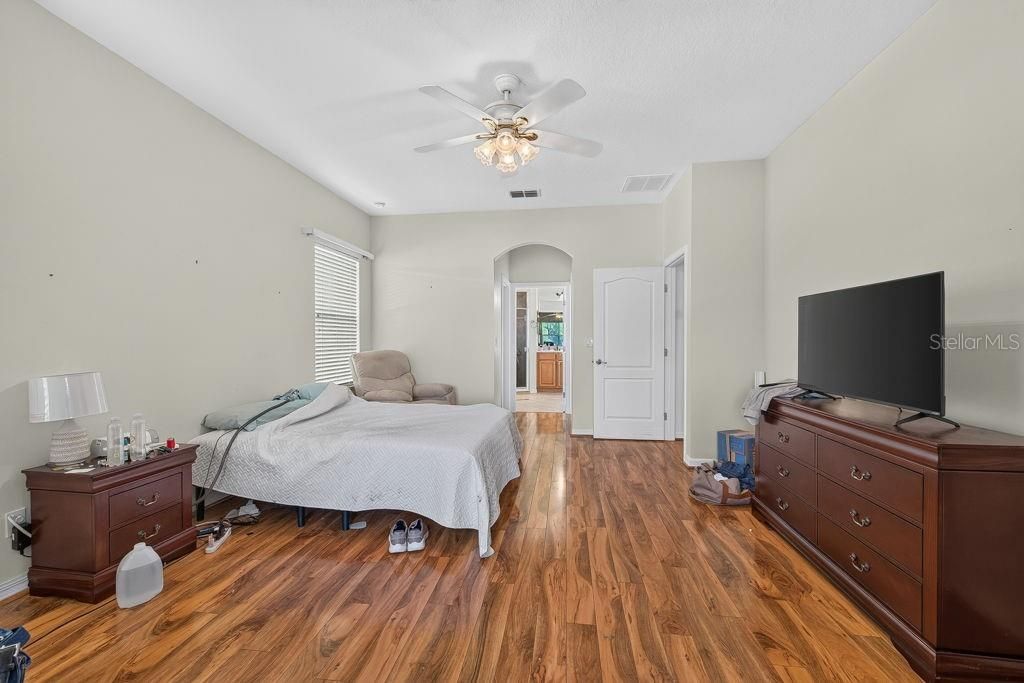 For Sale: $320,000 (3 beds, 2 baths, 2109 Square Feet)