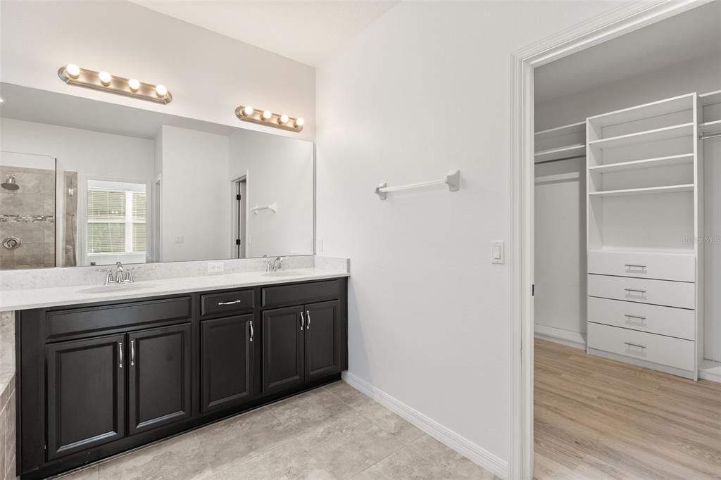 For Sale: $520,000 (4 beds, 3 baths, 2400 Square Feet)
