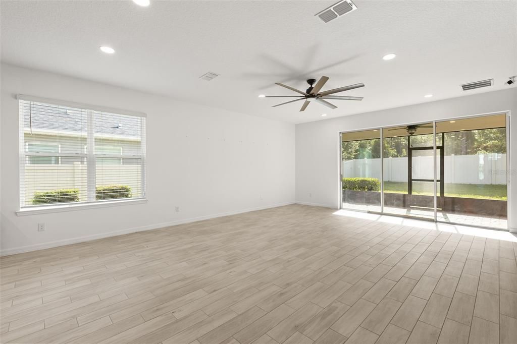 For Sale: $520,000 (4 beds, 3 baths, 2400 Square Feet)