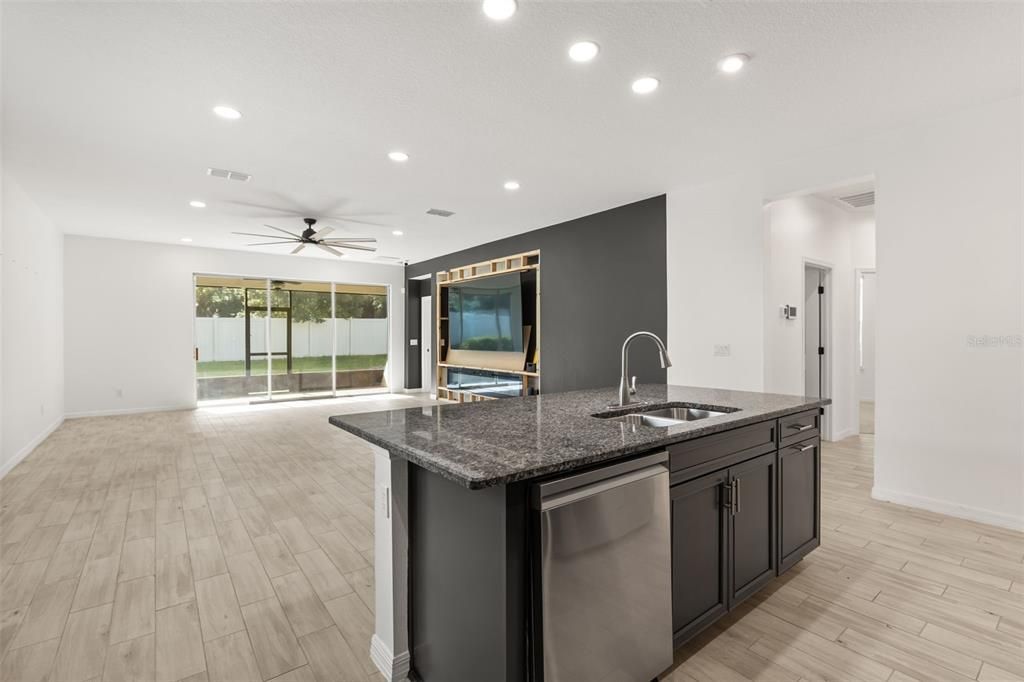 For Sale: $520,000 (4 beds, 3 baths, 2400 Square Feet)