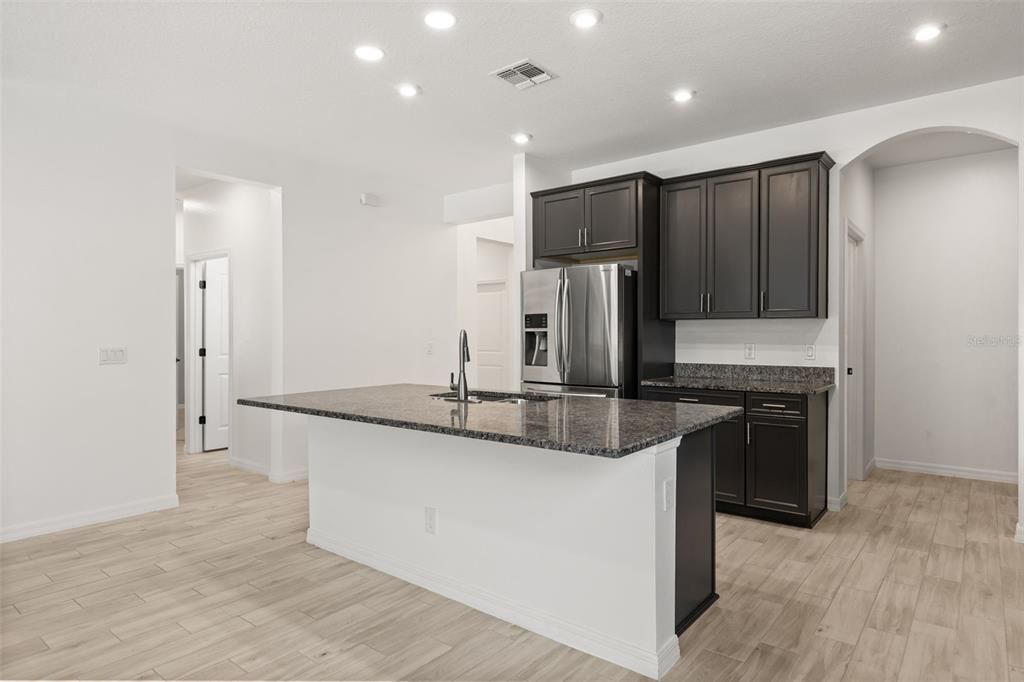 For Sale: $520,000 (4 beds, 3 baths, 2400 Square Feet)