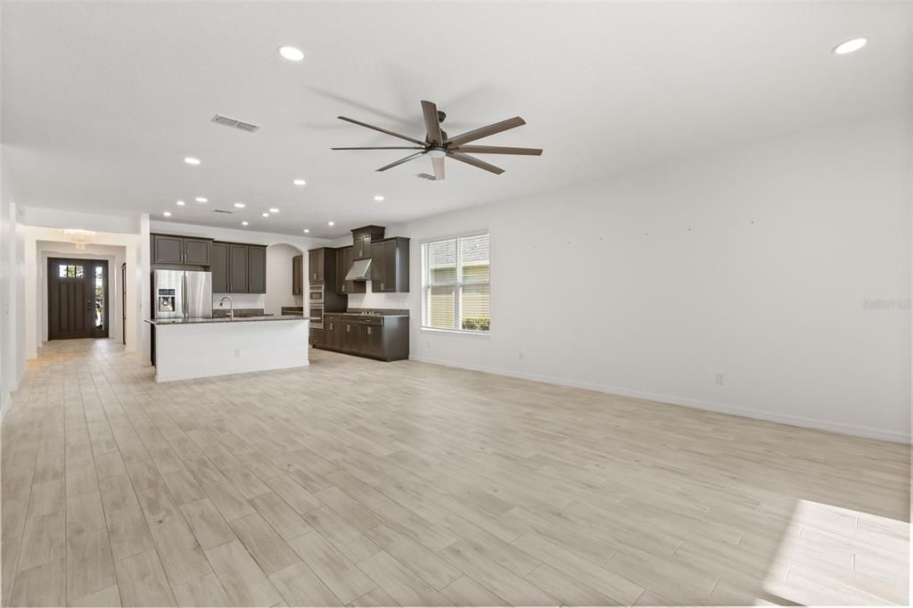 For Sale: $520,000 (4 beds, 3 baths, 2400 Square Feet)
