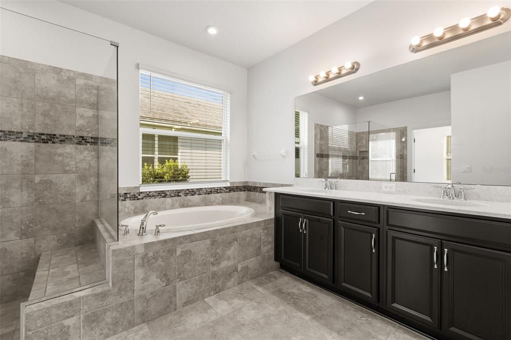 For Sale: $520,000 (4 beds, 3 baths, 2400 Square Feet)