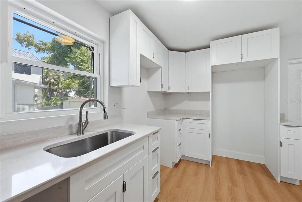 For Sale: $315,000 (3 beds, 1 baths, 965 Square Feet)