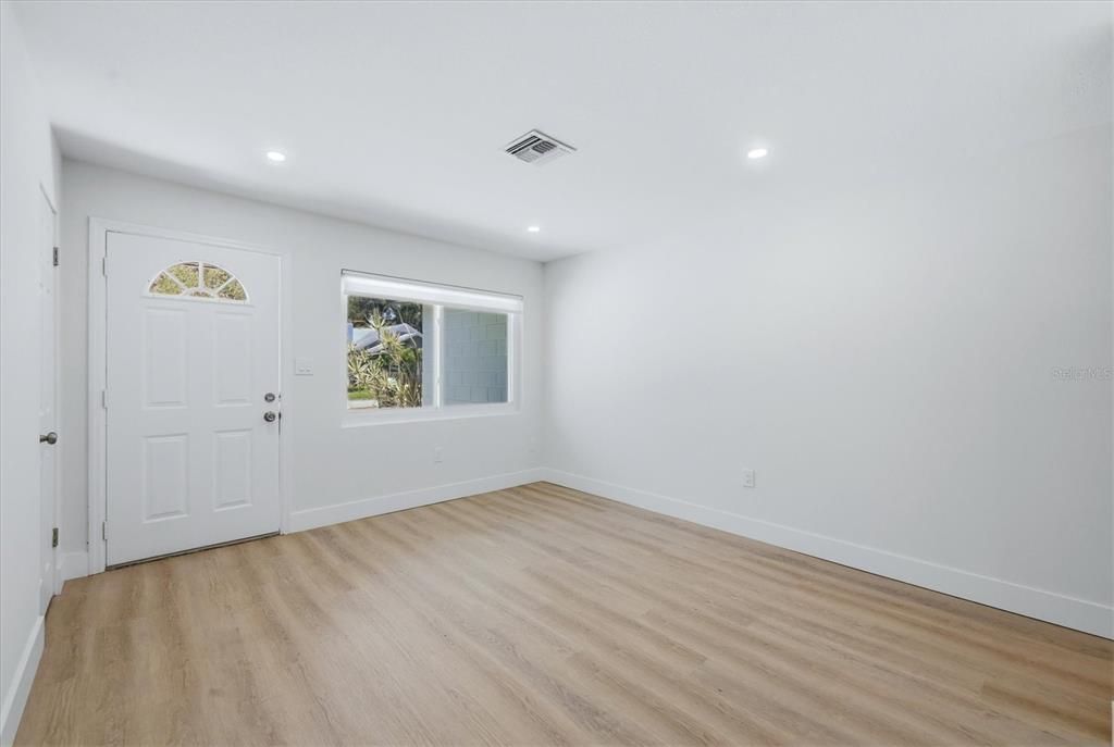 For Sale: $315,000 (3 beds, 1 baths, 965 Square Feet)