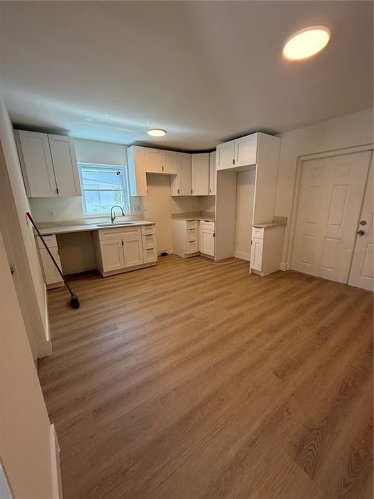 For Sale: $315,000 (3 beds, 1 baths, 965 Square Feet)