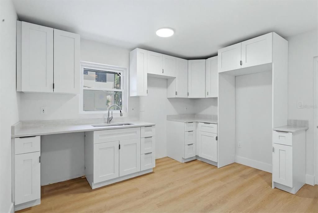For Sale: $315,000 (3 beds, 1 baths, 965 Square Feet)