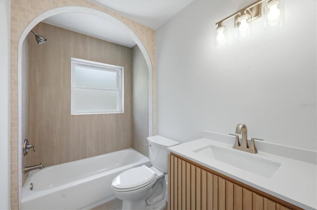 For Sale: $315,000 (3 beds, 1 baths, 965 Square Feet)