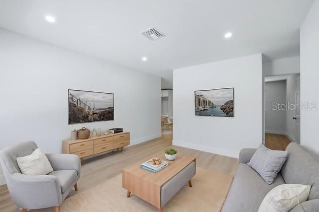For Sale: $315,000 (3 beds, 1 baths, 965 Square Feet)