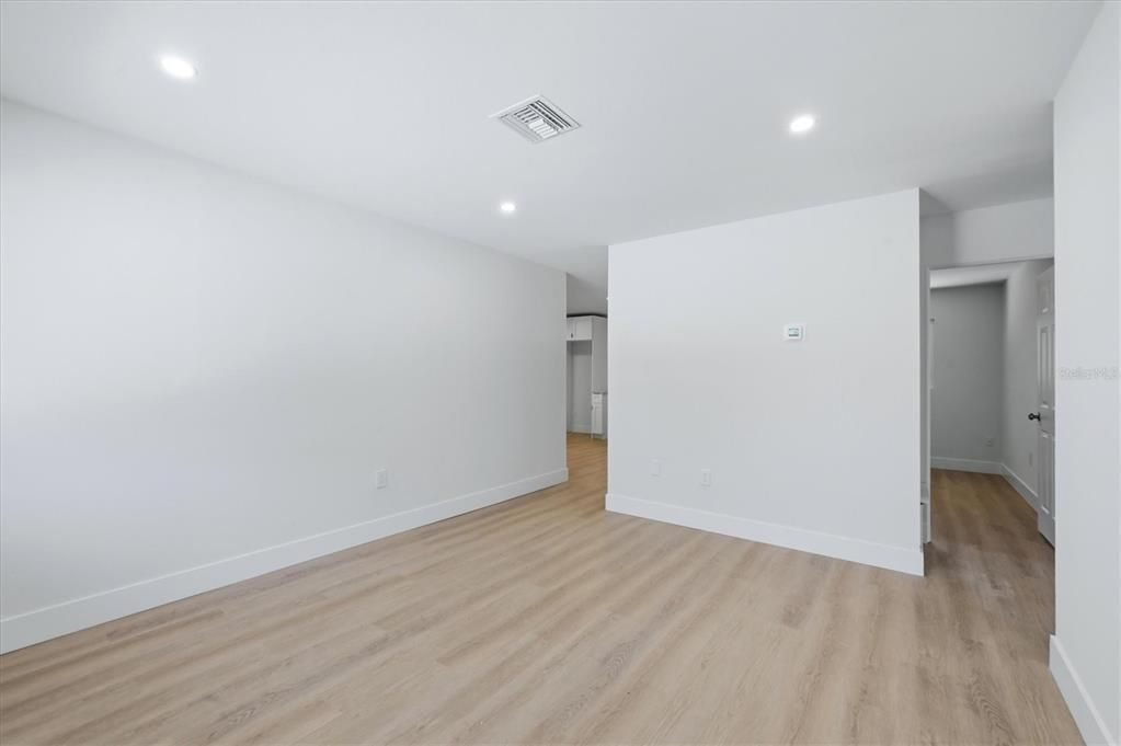 For Sale: $315,000 (3 beds, 1 baths, 965 Square Feet)