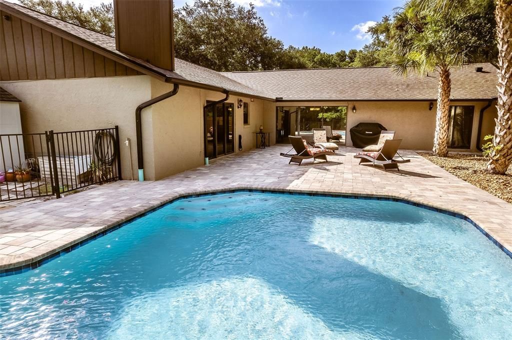 En Venta: $1,199,000 (5 camas, 3 baños, 2704 Pies cuadrados)