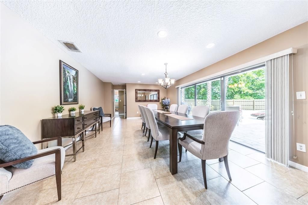 En Venta: $1,199,000 (5 camas, 3 baños, 2704 Pies cuadrados)