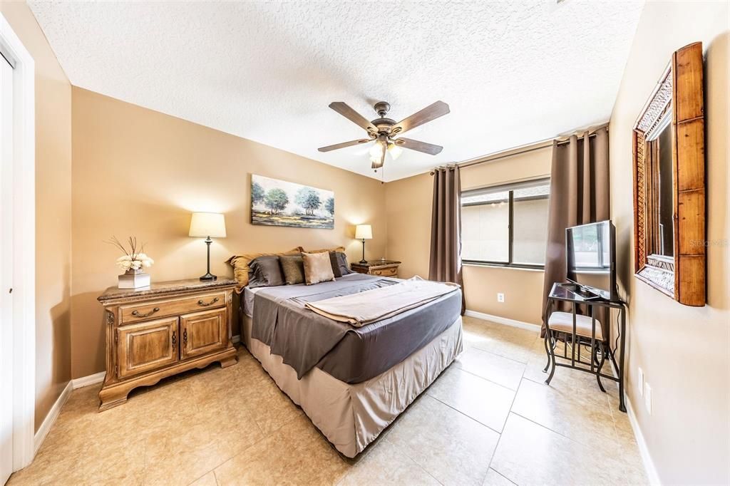 En Venta: $1,199,000 (5 camas, 3 baños, 2704 Pies cuadrados)