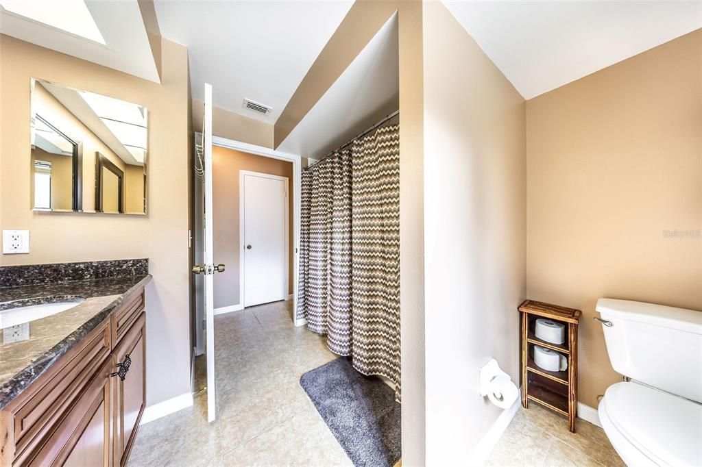 En Venta: $1,199,000 (5 camas, 3 baños, 2704 Pies cuadrados)